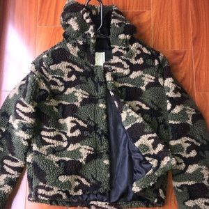 CAMOOOOOO FAUX FUR 🖤💚